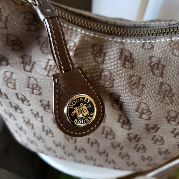 Dooney & Bourke - Picture 3 of 8